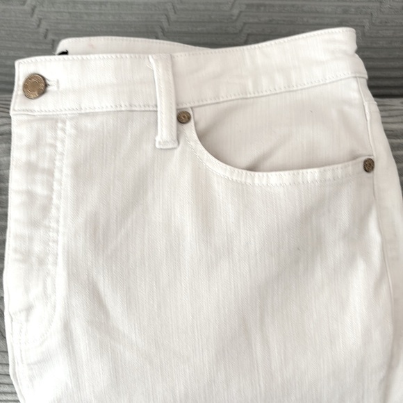 Talbots White Crop Flare, Five Pockets, Jeans. 2% Spandex. Size 16 - Picture 3 of 10